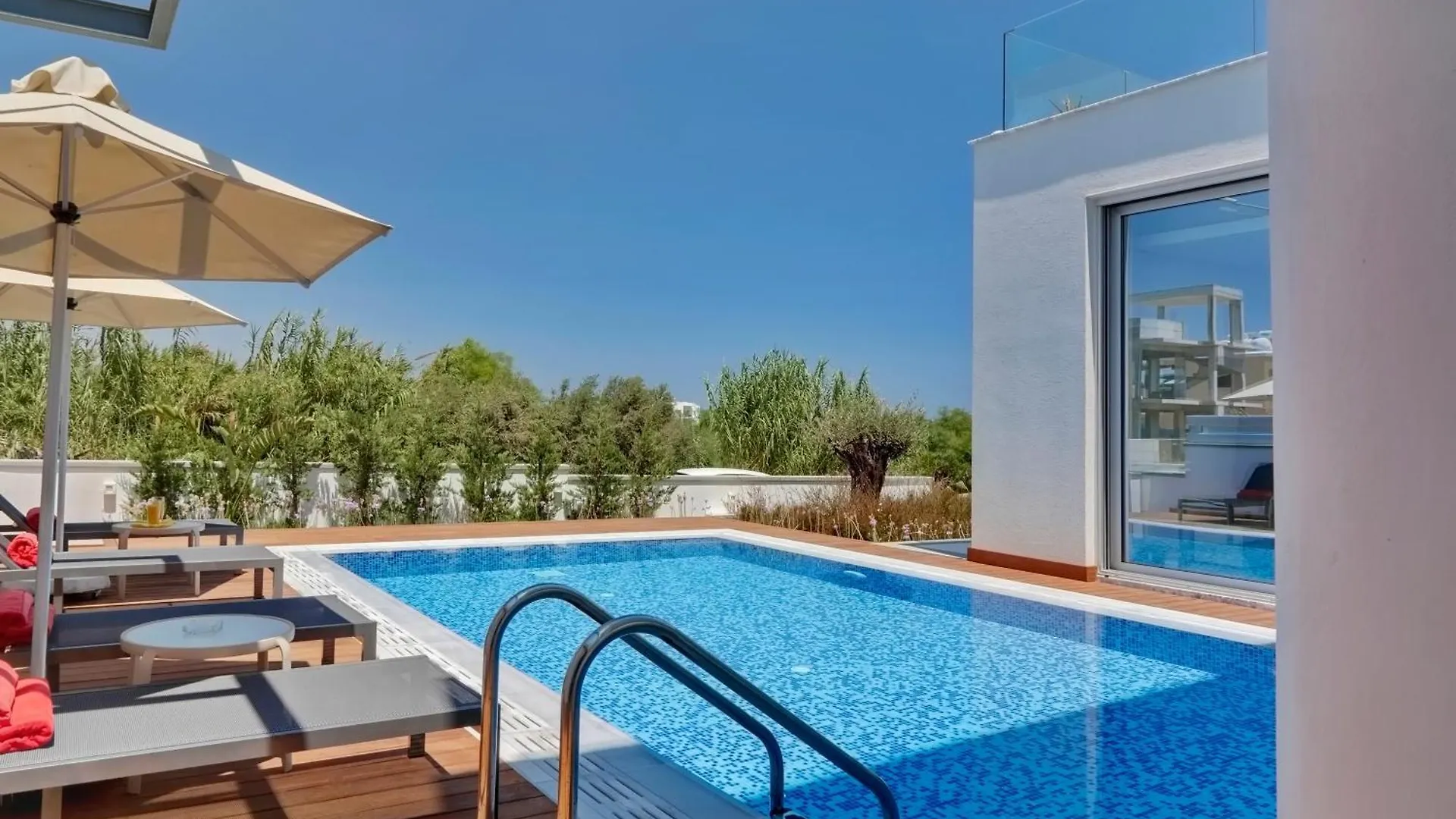 Seaview Luxury Villa Jacuzzi & Pool! 2 Min Beach Protaras